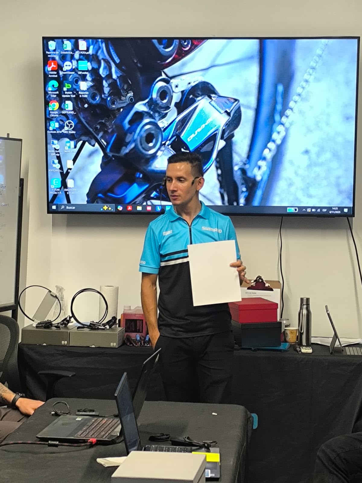 Paul Betancourt durante una capacitación técnica de ciclismo